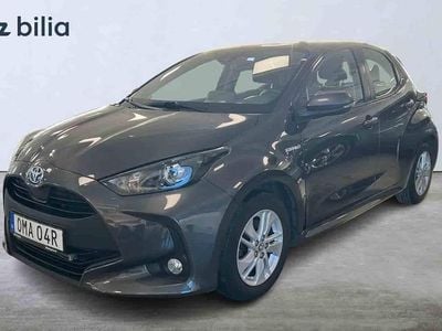 Grå Begagnad 2021 Toyota Yaris Hybrid Halvkombi | 189 800 kr
