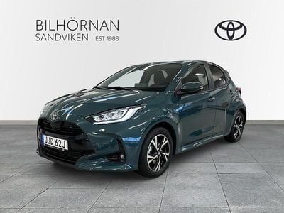 Ny Toyota Yaris Hybrid Active 117 HK (86 kW) 2025 Grön Halvkombi