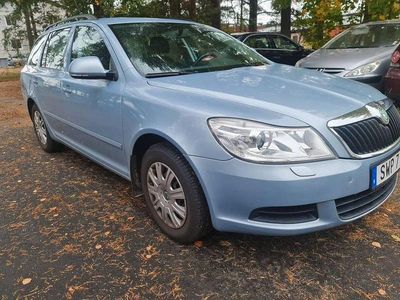 Ljusblå Begagnad 2011 Skoda Octavia Kombi | 55 000 kr (Marknadspris)