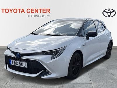 begagnad Toyota Corolla Hybrid Executive, mörk inredning med Bi-tone