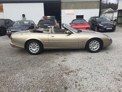 Guld/silver Begagnad 1999 Jaguar XK Cab | 130 000 kr