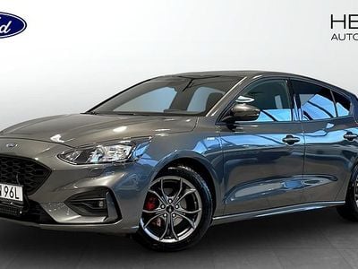 Grå Begagnad 2021 Ford Focus ST-Line Halvkombi | 199 000 kr (Marknadspris)