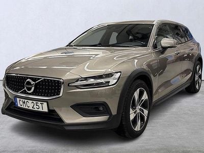 Grå Begagnad 2021 Volvo V60 CC Kombi | 359 900 kr (Marknadspris)