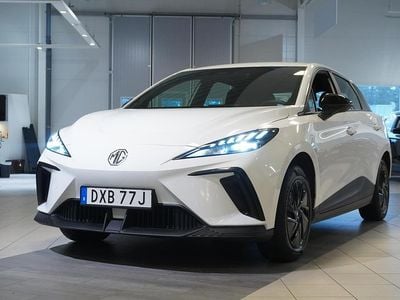 Begagnad MG MG4 EV 125 kW (170 HK) 2023 Dover white Halvkombi