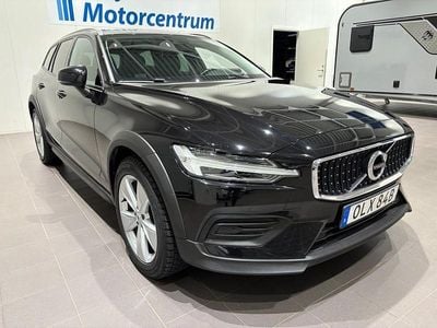 Svart Begagnad 2019 Volvo V60 CC Momentum Kombi | 309 900 kr (Lite dyr)