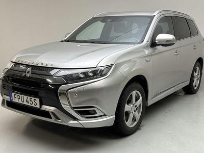 Begagnad Mitsubishi Outlander 136 HK (100 kW) 2020 Silver SUV