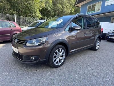 Begagnad VW Touran Cross 141 HK (103 kW) 2013 Brun Minibuss