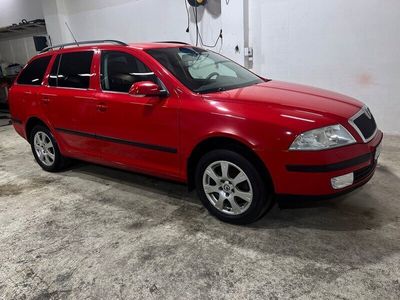 begagnad Skoda Octavia Kombi 2.0 TDI, Automatlåda, dragkrok, Mvärmare