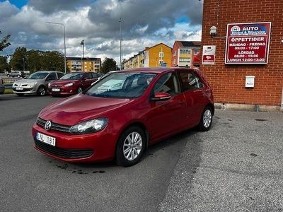 Röd Begagnad 2011 VW Golf VI Halvkombi | 61 000 kr (Marknadspris)
