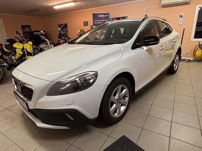 Begagnad Volvo V40 CC Momentum 116 HK (85 kW) 2015 Vit Kombi