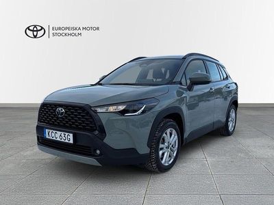 Grön Begagnad 2025 Toyota Corolla Cross Active SUV | 374 900 kr (Marknadspris)