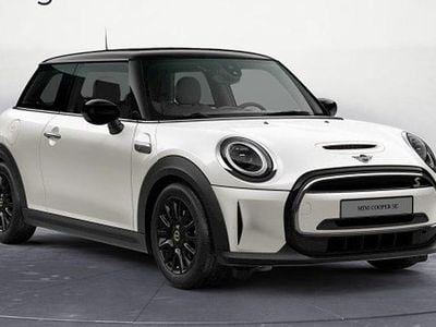 Begagnad Mini Cooper Essential 135 kW (184 HK) 2022 Nanuq white Halvkombi