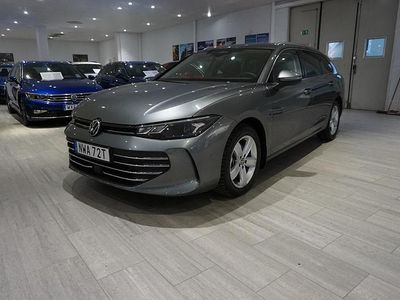 Mörkgrå Begagnad 2024 VW Passat Business Kombi | 379 000 kr (Dyr)
