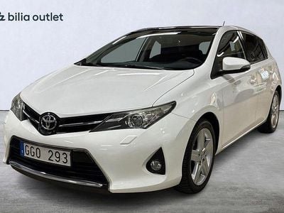 Begagnad Toyota Auris Multidrive S 132 HK (97 kW) 2013 Vit Halvkombi