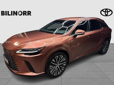 Brun Begagnad 2023 Lexus RX450h+ Executive Line SUV | 709 900 kr (Marknadspris)