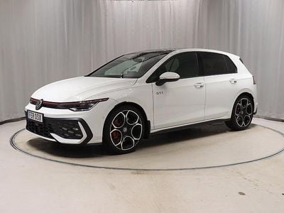 Vit Begagnad 2025 VW Golf VIII GTI Halvkombi | 388 800 kr (Marknadspris)