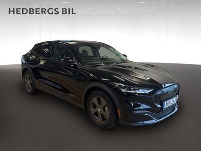 Svart Begagnad 2022 Ford Mustang Mach-E Standard Range SUV | 299 900 kr (Bra pris)
