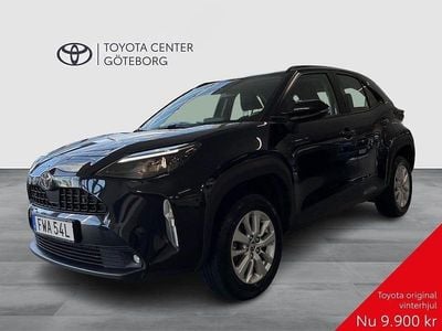Svart Begagnad 2024 Toyota Yaris Hybrid Active | 259 900 kr (Marknadspris)