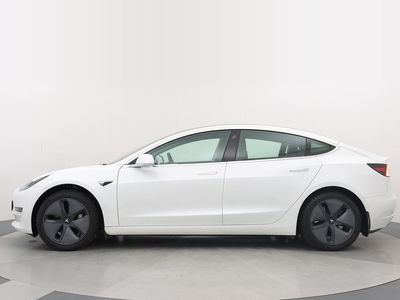 begagnad Tesla Model 3 Standard Range Plus RWD (Autopilot, dragkrok)