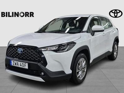 Vit Begagnad 2023 Toyota Corolla Cross Active SUV | 339 900 kr (Marknadspris)