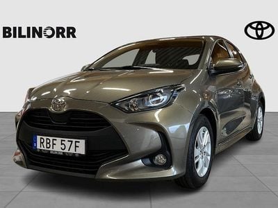 Grön Begagnad 2024 Toyota Yaris Hybrid Active Halvkombi | 259 900 kr (Dyr)
