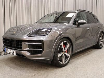 Grå Begagnad 2025 Porsche Cayenne GTS SUV | 1 649 000 kr