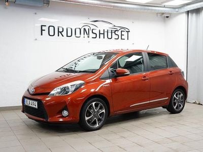 Begagnad Toyota Yaris Hybrid Edition 101 HK (74 kW) 2014 Röd Halvkombi
