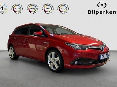 Begagnad Toyota Auris Hybrid Active 136 HK (100 kW) 2016 Röd Halvkombi