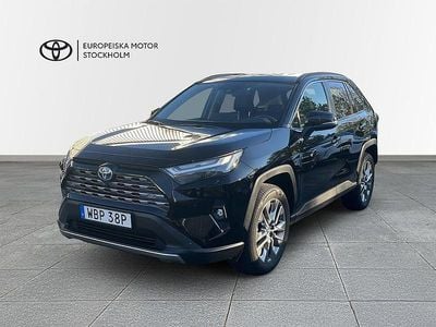 Svart Begagnad 2024 Toyota RAV4 Hybrid Executive SUV | 449 900 kr (Marknadspris)