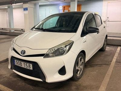 Begagnad Toyota Yaris Hybrid 101 HK (74 kW) 2014