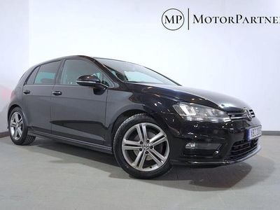 Svart Begagnad 2015 VW Golf VII R-line Halvkombi | 159 900 kr (Marknadspris)
