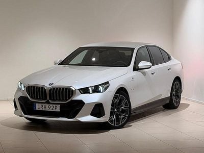 Vit Ny 2025 BMW 530e M Sport Sedan | 639 900 kr (Bra pris)