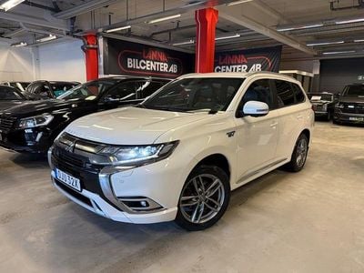 Begagnad Mitsubishi Outlander 224 HK (164 kW) 2020 Vit pärleffekt SUV