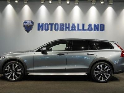 Grå Begagnad 2019 Volvo V60 CC Kombi | 299 900 kr (Marknadspris)