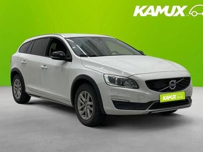 Begagnad Volvo V60 CC 150 HK (110 kW) 2017 Vit Kombi