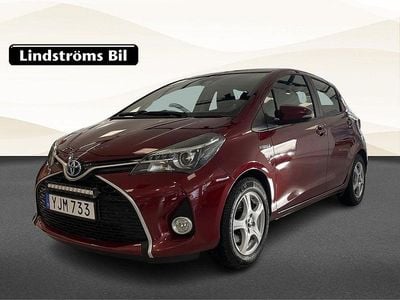 Begagnad Toyota Yaris Hybrid Active 102 HK (75 kW) 2016 Röd Halvkombi