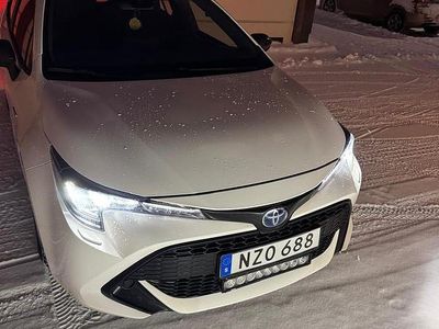 Begagnad 2020 Toyota Corolla Hybrid Halvkombi | 177 000 kr (Marknadspris)