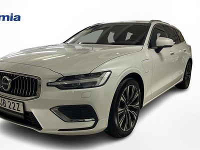 Vit Begagnad 2023 Volvo V60 Kombi | 349 000 kr (Lite dyr)