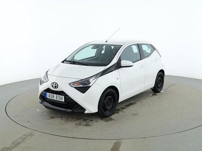 Begagnad Toyota Aygo X-play 72 HK (52 kW) 2019 Vit Halvkombi