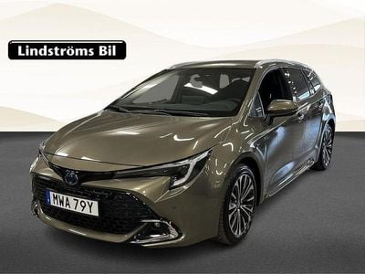 Grön Begagnad 2024 Toyota Corolla Style Kombi | 329 000 kr (Marknadspris)