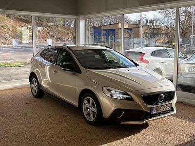 Begagnad Volvo V40 Momentum 120 HK (88 kW) 2016 Ljusbrun Halvkombi