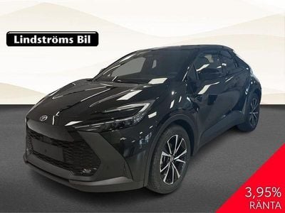 Svart Begagnad 2025 Toyota C-HR Style SUV | 339 900 kr (Bra pris)