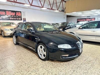 Begagnad Alfa Romeo GT 166 HK (122 kW) 2007 Svart Sportkupé