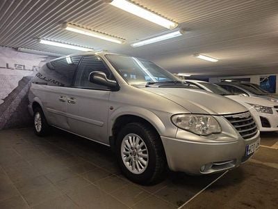 Begagnad Chrysler Grand Voyager 174 HK (127 kW) 2005 Silver Minibuss