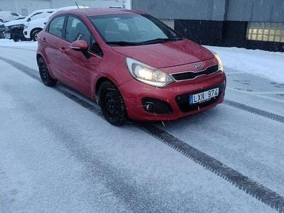 Röd Begagnad 2011 Kia Rio Halvkombi | 44 800 kr (Marknadspris)