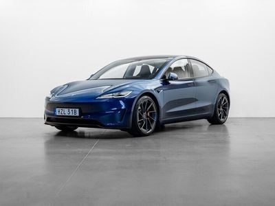 Blå Begagnad 2024 Tesla Model 3 Performance Sedan | 599 000 kr