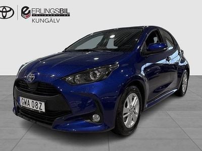 Blå Begagnad 2022 Toyota Yaris Hybrid Active Halvkombi | 204 900 kr (Marknadspris)