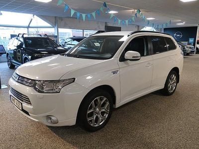 Begagnad Mitsubishi Outlander P-HEV 203 HK (149 kW) 2014 Vit Sedan