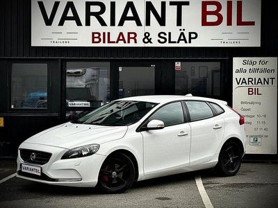 Vit Begagnad 2014 Volvo V40 Kinetic Halvkombi | 89 900 kr (Marknadspris)