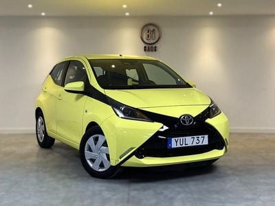 Begagnad Toyota Aygo X-play 69 HK (50 kW) 2017 Gul Halvkombi